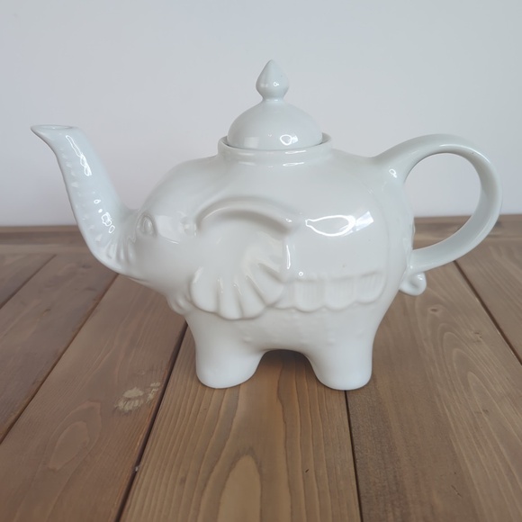 Cordon Bleu White Elephant Tea Pot - Picture 2 of 8